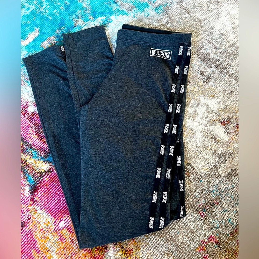 NWOT VS PINK dark grey leggings black side stripe women’s small casual wear